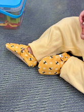 Load image into Gallery viewer, Bee - Organic Cotton Baby Shoes