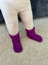 Load image into Gallery viewer, Knitted Booties