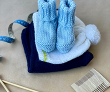 Load image into Gallery viewer, Knitted Booties