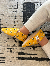 Load image into Gallery viewer, Bee - Organic Cotton Baby Shoes
