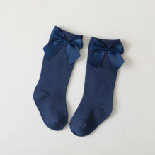 Load image into Gallery viewer, High Knee Socks With Lovely Bow

